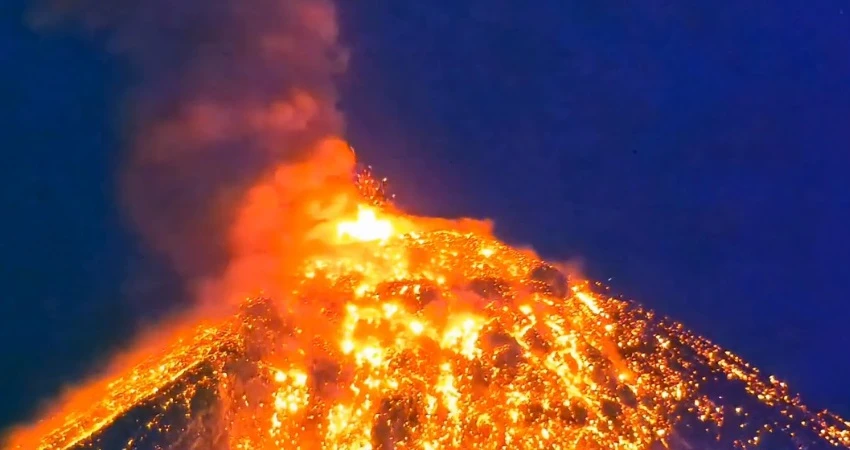 Erupția Vulcanului Fuego: Alertă Maximă și Evacuări
